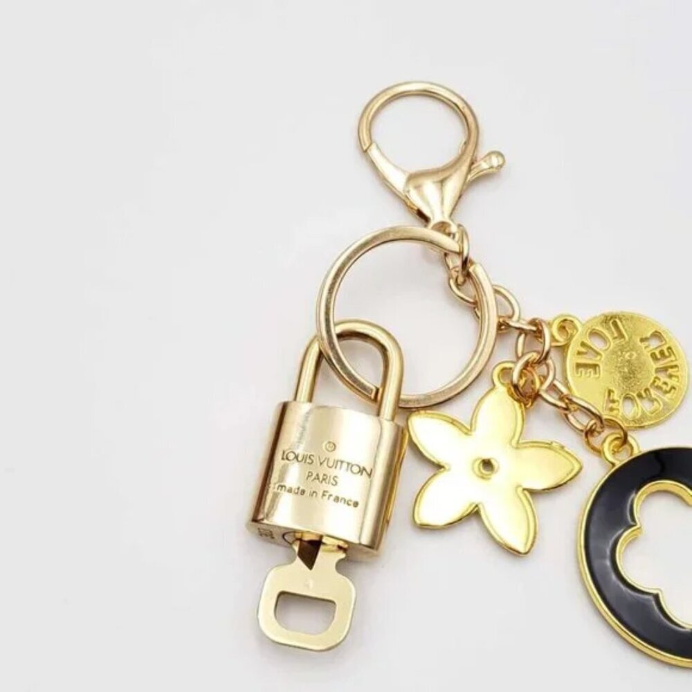 LV Authentic Gold Padlock 🔒 Key Set w/ Unbranded Flower Keychain Charm - Picture 5 of 8